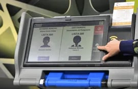 Con estas máquinas electróncias se votará a los candidatos a intendente y concejal de las distintas ciudades del Paraguay, el próximo domingo 10 de octubre,