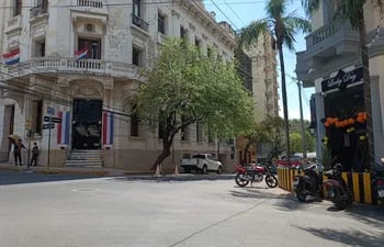 El local denunciado por operar sin autorización municipal se encuentra frente mismo a la sede del Ministerio del Interior.