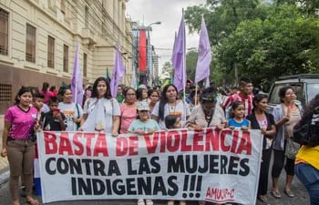 CDE, 8M de 2020, cuando las mujeres indígenas encabezaron la marcha (Gentileza: Paz Oviedo)
