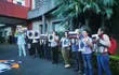 Articulaciones de feministas protestan frente a la sede central del Ministerio Público. Exhibieron pancartas repudiando a Rafael "Mbururu" Esquivel.