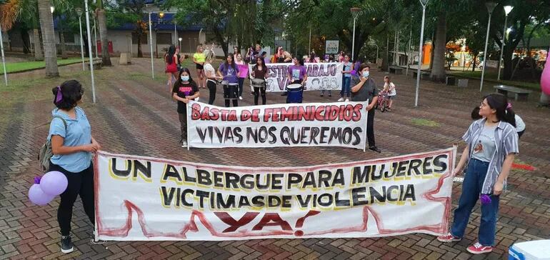 Durante la marcha del #25N insistieron en la construcción de albergue para mujeres víctimas de violencia.
