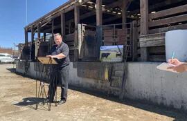 El senador Jon Tester, demócrata por Montana, presentó, con el senador Mike Rounds (republicano) una resolución de la Ley de Revisión del Congreso que busca anular la  habilitación que tiene la carne paraguaya para ingresar al mercado norteamericano.