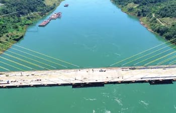 El asesor técnico de Itapú Binacional explicó que se realizaron diversas pruebas  de carga en el puente.