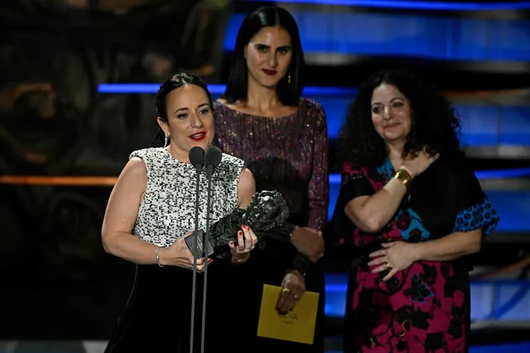 La cineasta chilena Maite Alberdi recibió el sábado el Premio Goya a la Mejor Película Iberoamericana con "La memoria infinita". La película, que también está nominada para los Óscar, está disponible en Netflix.