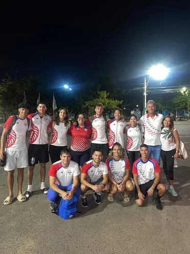 La delegación paraguaya de vóley playa que partió rumbo a Santo Ângelo, Brasil, para disputar la sexta etapa del Circuito Sudamericano de la modalidad.