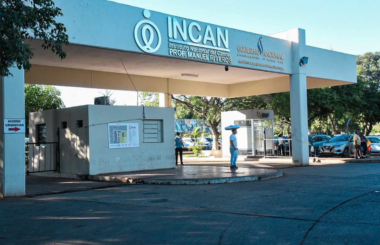 Pacientes oncológicos esperan llegada de fondos para medicamentos en el INCAN