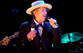 La vida del célebre músico y poeta estadounidense Bob Dylan será retratada en "A complete unknown", la película que comenzó a rodarse bajo la dirección de James Mangold.