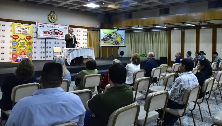 Luis Calderón expuso ante los concurrentes en el Touring y Automóvil Club Paraguayo (TACPy) los logros alcanzados durante los 23 años de existencia de la coordinadora "Socorro" contra el robo de vehículos.