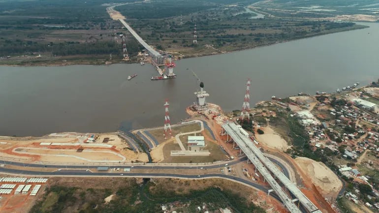 Vista aérea del futuro puente Héroes del Chaco que unirá Asunción con Chaco´i. (archivo)
