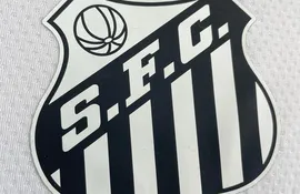 Nuevo escudo del Santos, en homenaje a Pelé.