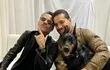Marc Anthony y Maluma estuvieron juntos en Ecuador. En esta foto los acompaña Karma, el perro del colombiano.