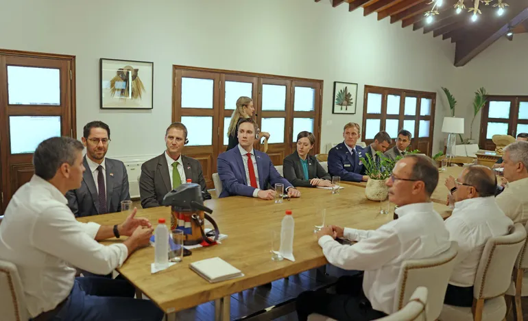 El presidente Santiago Peña, junto a otras autoridades del Ejecutivo, se reunieron con funcionarios estadounidenses.