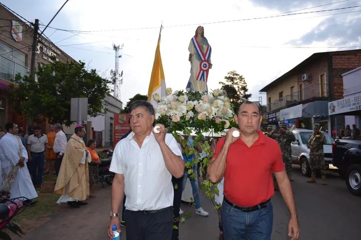 Tras la misa concelebrada, los fieles participaron de la procesión de la sagrada imagen de Nuestra Señora de la Asunción. Presidió la ceremonia el obispo diocesano monseñor Pedro Collar Noguera.