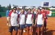 el-equipo-paraguayo-desfilando-durante-la-ceremonia-inaugural-del-mundial-sub-14-de-tenis-aparecen-claudio-coronel-victoria-zaracho-las-hermanas-he-223507000000-1361382.jpg