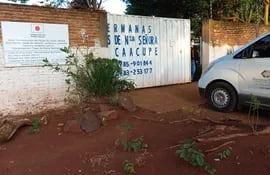 El hogar de niñas Hijas de Nuestra Señora de Caacupé  fue allanado ayer por una comitiva fiscal-policial.