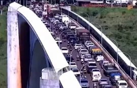 Puente de la Amistad. Más de 3.000 paraguayos ya fueron a vacacionar a Brasil en lo que va del mes.