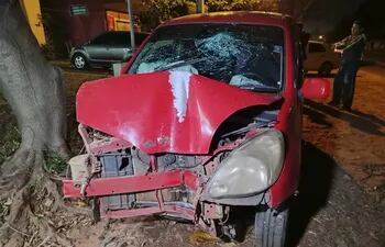 Este vehículo fue robado y el presunto autor protagonizó un accidente de tránsito y fue aprehendido.