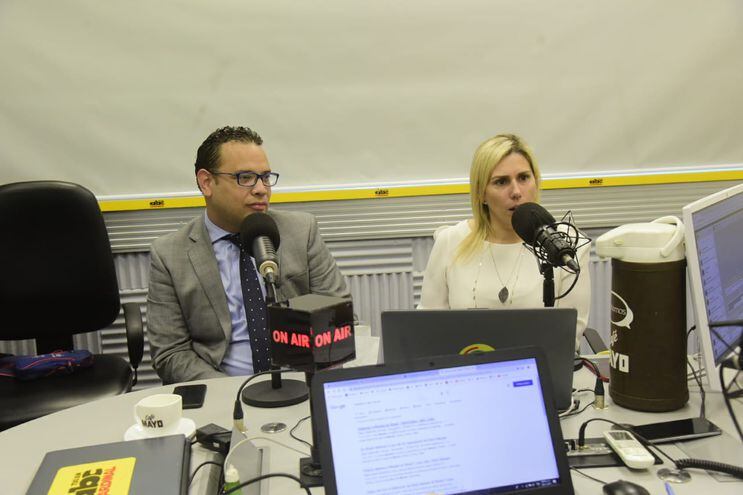 Rodrigo Galeano y Leticia Bóbeda en el estudio de ABC Cardinal.