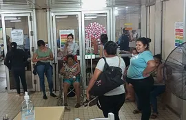 Precarias condiciones de atención médica en el Hospital Nacional de Itauguá.
