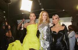 Tres estrellas juntas, Dua Lipa, Nicole Kidman, Kim Kardashian.
