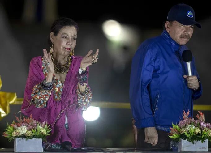 Fotografía de archivo del presidente de Nicaragua, Daniel Ortega (d), y la vicepresidenta, Rosario Murillo.