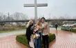Tynka y Nelson Haedo Valdez posan con su hija Noemí, quien fue bautizada en Alemania.