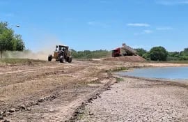 Autoridades militares de la zona de Mariscal Estigarribia encabezaron una iniciativa para recuperar el Parque Recreativo Yrendagué el cual posee un lago en el cual están trabajando para juntar nuevamente agua apenas lleguen las primeras lluvias.