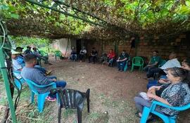 Un grupo de representantes de productores agrícolas de San Pedro se reunió en Capiibary con técnicos de la Deag sobre el proyecto.