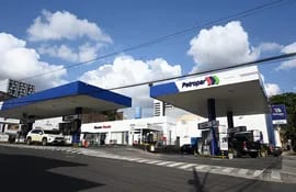 Por ahora,  Petropar no subirá los precios de los combustibles en sus servicentros, pese a la presión de los emblemas privados.