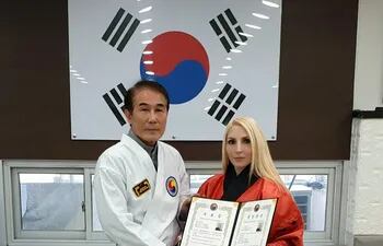 Angelike Augsten recibió el rango de 5º dan en Sable Coreano, en Masan, Corea del Sur.

Luana Alonso
15 de Diciembre de 2022