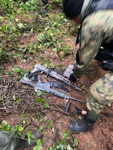 Las armas estaban enterradas en una zona boscosa camino a Hugua Ñandu.