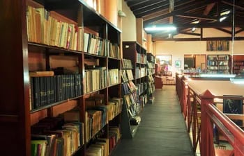 Imagen de la Biblioteca Municipal “Augusto Roa Bastos”, ubicada en la Manzana de la Rivera.