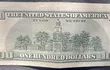 Un billete verde de 100 dólares americanos.