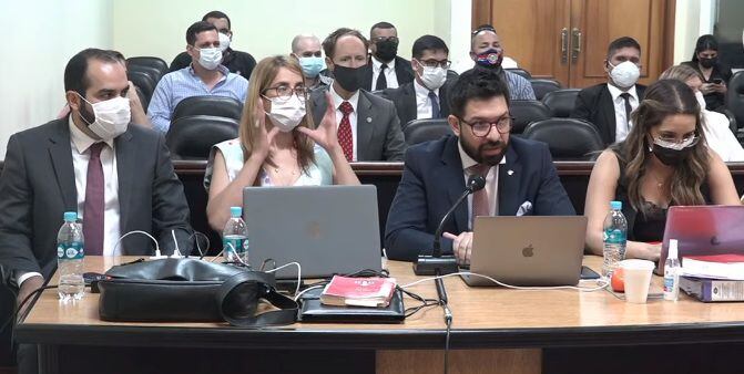 La fiscala general Sandra Quiñónez y el agregado de Justicia de la Embajada de EE.UU en Paraguay, Brian Skaret acompañan el juicio contra Ramón González Daher.