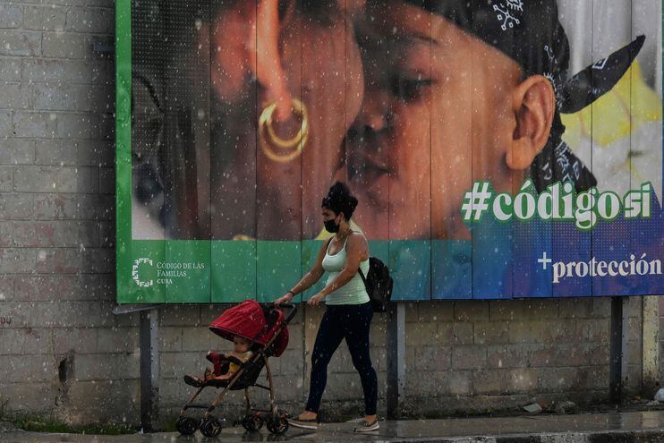 Este domingo 25, Cuba decide en un referendo si acepta o rechaza el nuevo "Código de Familias". (AFP)