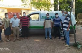 Los lugareños de la compañía Calixtro de Carapeguá, orgullosos recibieron la ambulancia