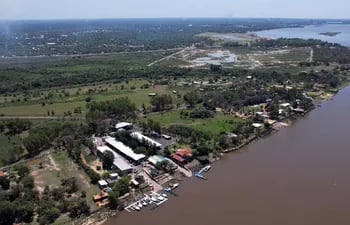 La Procuraduría pide a la Justicia la orden para demoler todas las edificaciones que se realizaron a orillas del río Paraguay en una porción de la Finca 916, perteneciente al Ministerio de Defensa Nacional.