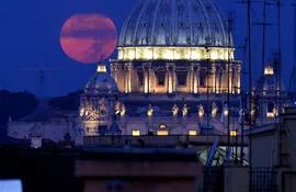 eclipse-lunar-luna-roja-vaticano-basilica-de-san-pedro-152311000000-1141769.JPG
