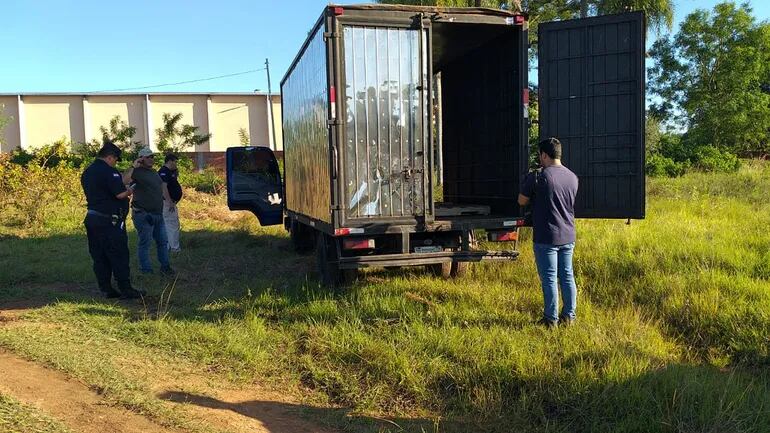 Recuperan camión que tenía cargamento de productos electrónicos en Luque.
