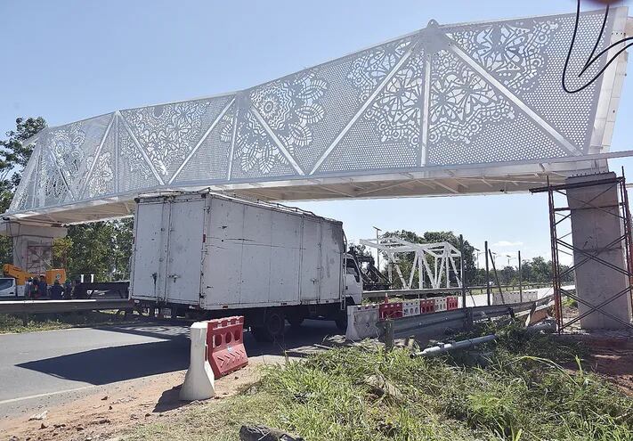 La pasarela ñandutí del MOPC terminará costando US$ 2,1 millones, y está a cargo de la superproveedora Engineering, de Juan Andrés Campos Cervera.