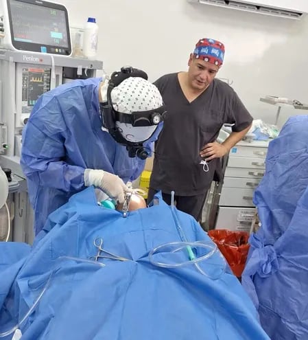 Una operación realizada en el Hospital Regional de Caazapá en el marco del Proyecto Retribuyendo al Pueblo de los médicos de la Promo 83 de la UNA.