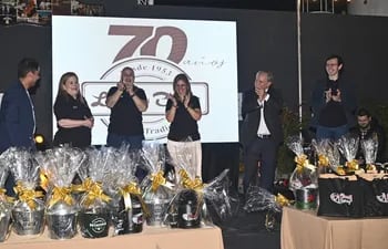 Varios premios fueron sorteados durante el festejo de los 70 años de Lido Bar.