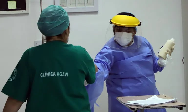 Trabajadoras de la salud en el Hospital Ingavi del Instituto de Previsión Social en Asunción.