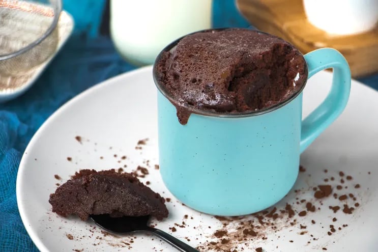 Empezá bien el día con este facilísimo brownie en taza - Gastronomía - ABC  Color