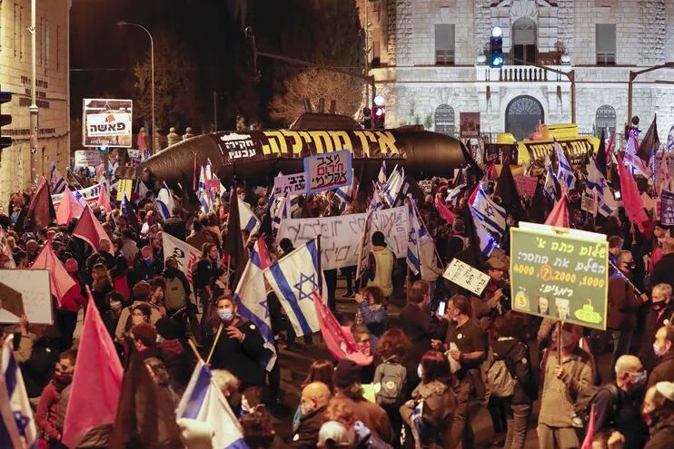 Miles protestan cada fin de semana contra el premier israelí.