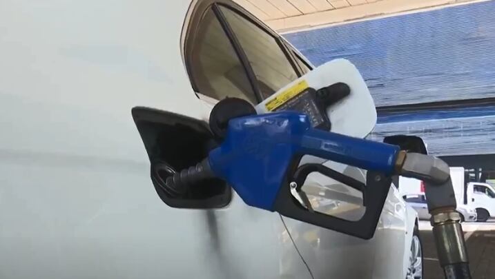 Emblemas privados insisten en aumentar el precio del combustible