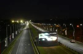 energia-solar-iluminara-autopista-u-guasu-230832000000-1783735.jpg
