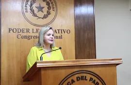 Lilian Samaniego, líder de la bancada colorada "Independiente" en la Cámara de Senadores.