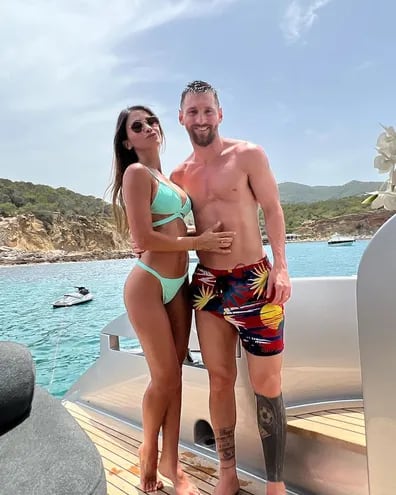Antonela Roccuzzo y Leo Messi paseando por el Mediterráneo en un lujoso yate.