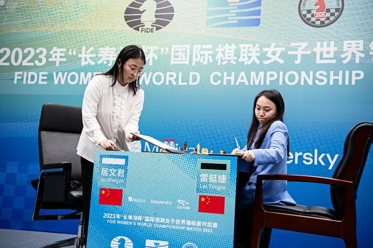 Última partida del match Ju Wenjun vs. Lei Tingjie (Foto, Stev Bonhage FIDE).